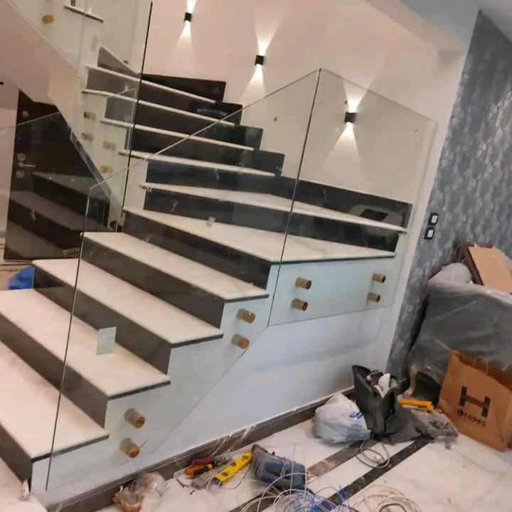 زجاج سيكوريت وواجهات محلات - الشرق للألوميتال والسيكوريت